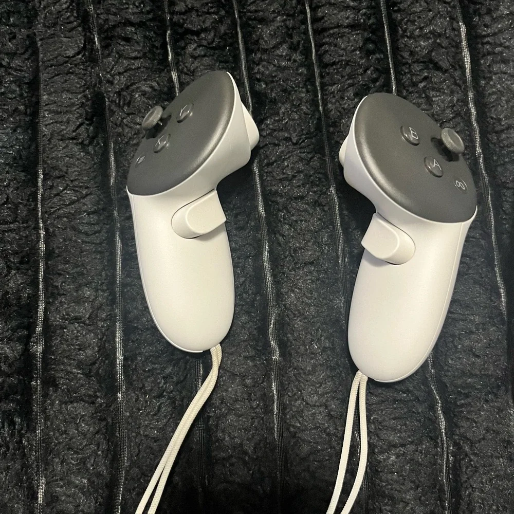 White Standalone VR Headset